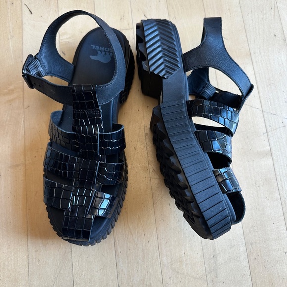 New Sorel Black Fisherman lug sole sandal, 10, PG1473 - Picture 2 of 6